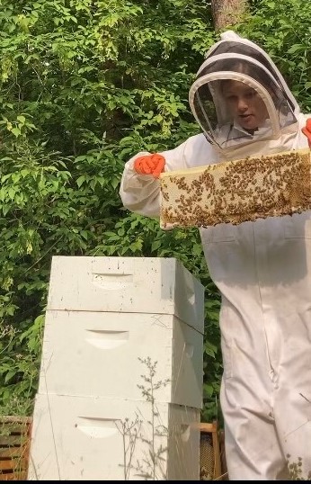 2026 WHPA Youth Beekeeping Program Accepting Applications